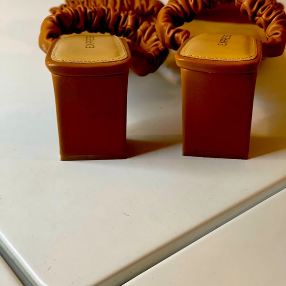 Express leather Sandals Size 9 like New Condition - Picture 5 of 8